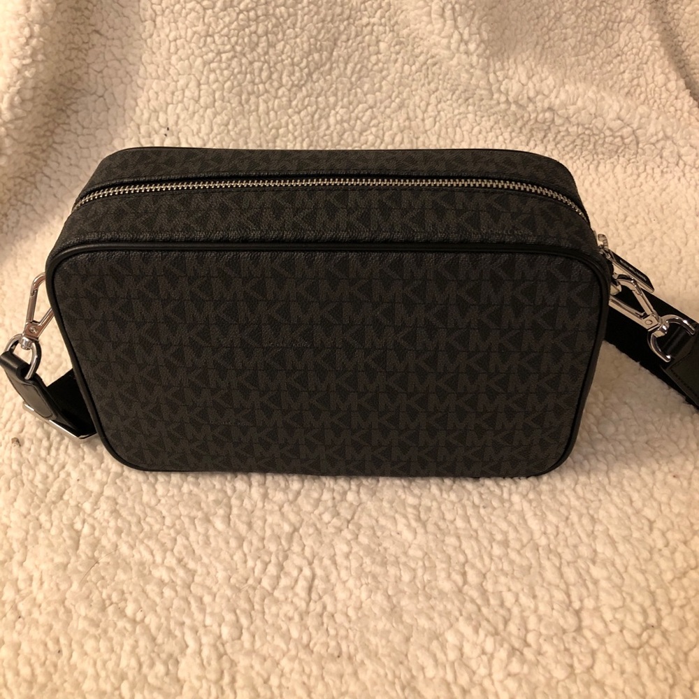 Michael Kors Jet Set Kenly Signature Crossbody Handbag - Black - Picture 2 of 4